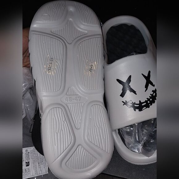 Stylish Men's Thick Sole slippers Sz 10/11 - Picture 8 of 8